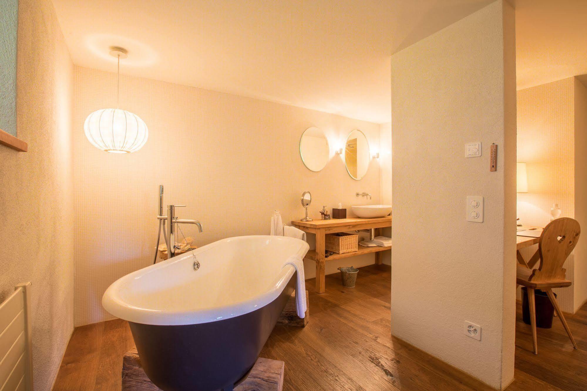 Maiensaesshotel Guarda Val 렌쩨르하이데 외부 사진